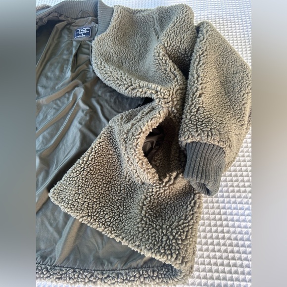 Abercrombie & Fitch Sherpa Full-Zip Oversized Bomber - Picture 15 of 16